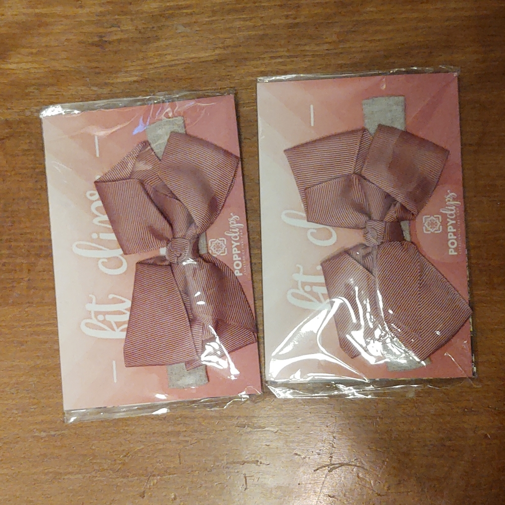 2 new 🎀 bow fit clips by poppy clips